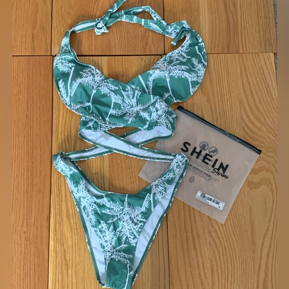 Swimsuit - Picture 2 of 4